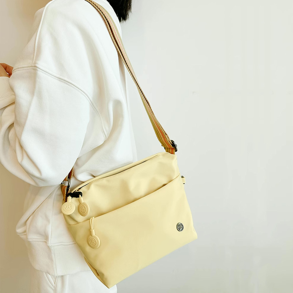 Ultra-light Nylon Crossbody Ba - Women Bags Guess 리뷰 및 가격